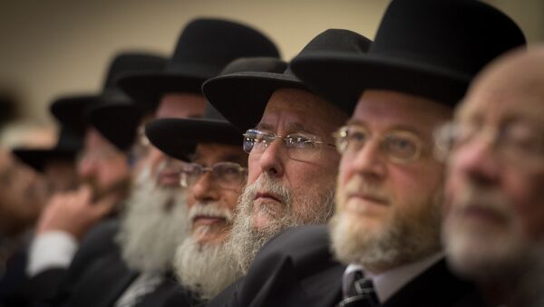 Rabbis and members of the Orthodox Jewish community attend the Installation of Chief Rabbi Ephraim Mirvis as the 11th Chief Rabbi of the United Hebrew Congregations of the UK and the Commonwealth during a ceremony at the St John's Wood Synagogue in north London on Spetember 1 2013. - Sputnik International
