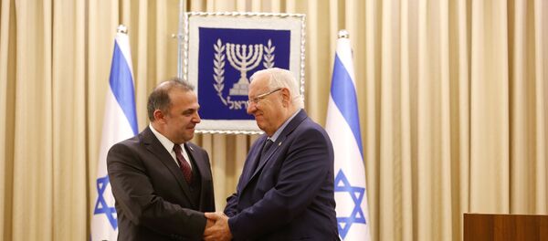 Israeli President Reuven Rivlin shakes hands with Turkish ambassador to Israel Kemal Okem during a ceremony of receiving diplomatic credentials at Rivlin official residence in Jerusalem December 12, 2016 - Sputnik International