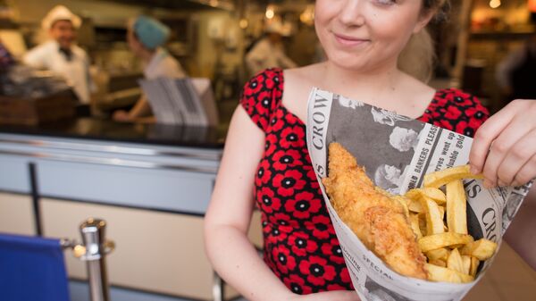 A person poses with fish and chips at Poppies fish and chip restaurant in east London on January 26, 2015.  - Sputnik International