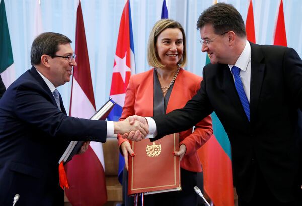 Cuba's Foreign Minister Bruno Rodriguez shakes hands with Slovakian Foreign Minister Miroslav Lajcak next to European Union foreign policy chief Federica Mogherini after signing a EU-Cuba Political Dialogue and Cooperation Agreement in Brussels, Belgium December 12, 2016 Cuba's Foreign Minister Bruno Rodriguez shakes hands with Slovakian Foreign Minister Miroslav Lajcak next to European Union foreign policy chief Federica Mogherini after signing a EU-Cuba Political Dialogue and Cooperation Agreement in Brussels, Belgium December 12, 2016 - Sputnik International