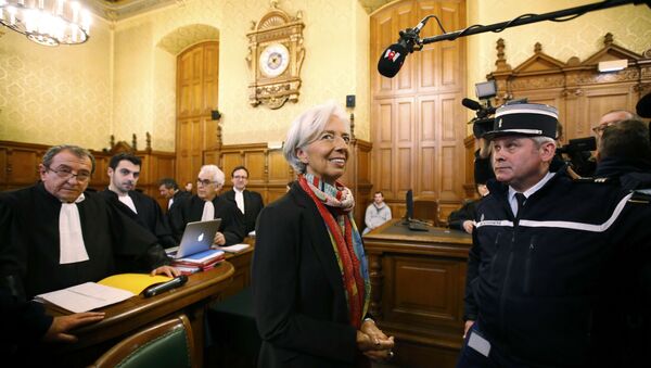 Managing Director of the International Monetary Fund (IMF) Christine Lagarde stands near her lawyer Patrick Maisonneuve (L) before the start of her trial about a state payout in 2008 to a French businessman, at the courts in Paris, France, December 12, 2016. - Sputnik International
