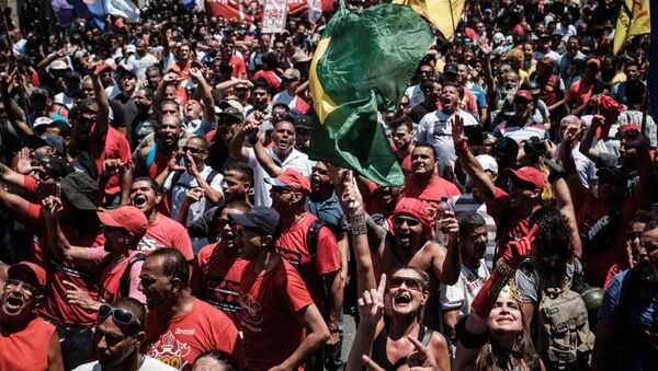 Protesters shout slogans during a public servants' demonstration against austerity measures in front of the Rio de Janeiro state Assembly (ALERJ), in Rio de Janeiro, Brazil, on December 12, 2016 - Sputnik International