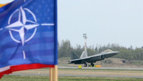 A US Air Force F-22 Raptor fighter aircraft takes off at the Air Base of the Lithuanian Armed Forces in Šiauliai, Lithuania, on April 27, 2016 - Sputnik International