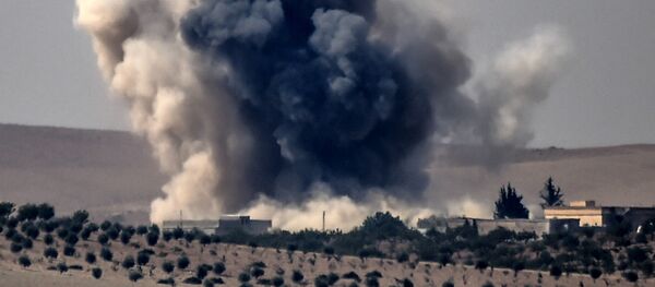 This picture taken from the Turkish Syrian border city of Karkamis in the southern region of Gaziantep, on August 24, 2016 shows smoke billows following air strikes by a Turkish Army jet fighter on the Syrian Turkish border village of Jarabulus during fighting against IS targets - Sputnik International