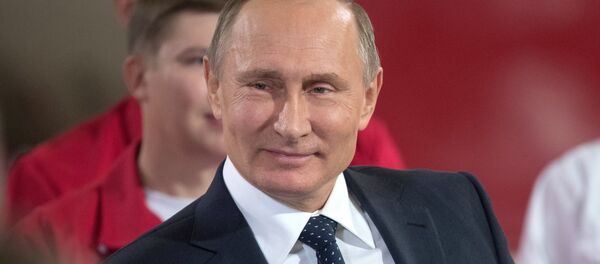 Russian President Vladimir Putin talks to workers in the ETERNO shop of the Chelyabinsk Pipe-Rolling Plant Russian President Vladimir Putin talks to workers in the ETERNO shop of the Chelyabinsk Pipe-Rolling Plant - Sputnik International