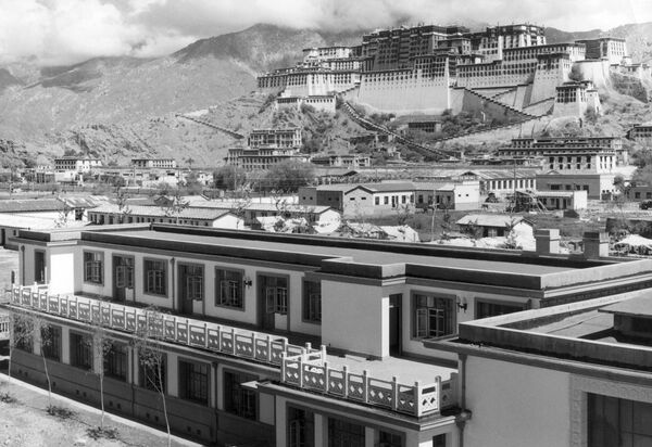 A picture released by Chinese official news agency in August 1965 with a caption saying: New buildings are going up at the foot of the Potala Palace (in the background, the former home of the Dalai Lama) in Lhasa A picture released by Chinese official news agency in August 1965 with a caption saying: New buildings are going up at the foot of the Potala Palace (in the background, the former home of the Dalai Lama) in Lhasa - Sputnik International