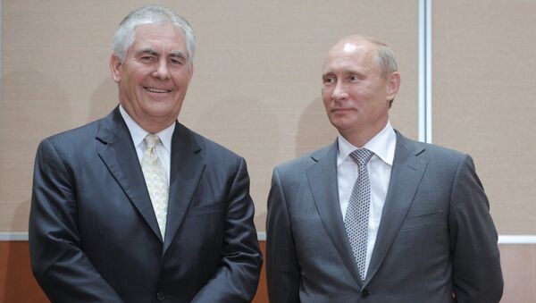 Rex Tillerson and Vladimir Putin - Sputnik International
