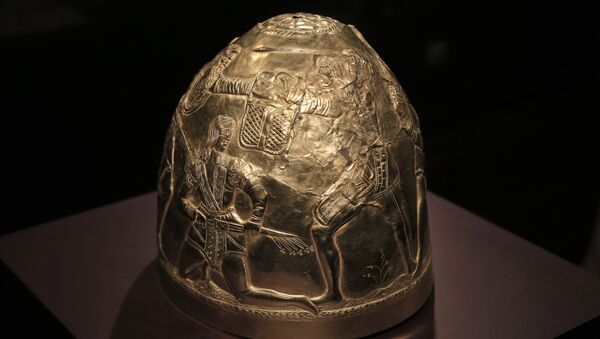 A Scythian gold helmet from the fourth century B.C. is displayed as part of the exhibit called The Crimea - Gold and Secrets of the Black Sea, at Allard Pierson historical museum in Amsterdam Friday April 4, 2014 - Sputnik International