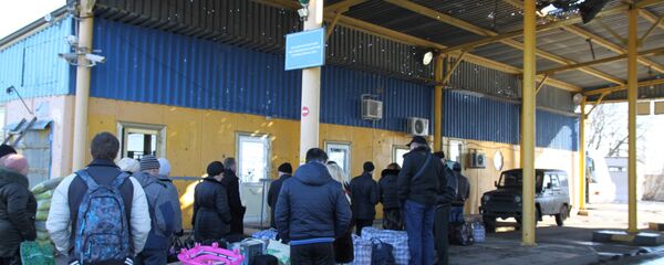 A line on Uspenka border crossing point in the Donetsk Region on the Russia-Ukraine border (file). A line on Uspenka border crossing point in the Donetsk Region on the Russia-Ukraine border (file). - Sputnik International