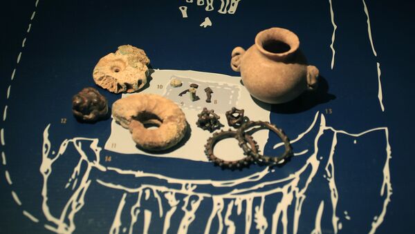A grave inventory of a Late-Scythian elite woman from the first century A.D., is displayed as part of the exhibit called The Crimea - Gold and Secrets of the Black Sea, at Allard Pierson historical museum in Amsterdam Friday - Sputnik International
