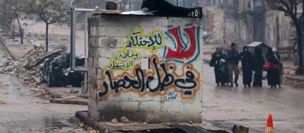 People carry their belongings as they flee deeper into the remaining rebel-held areas of Aleppo, Syria December 13, 2016 People carry their belongings as they flee deeper into the remaining rebel-held areas of Aleppo, Syria December 13, 2016 - Sputnik International