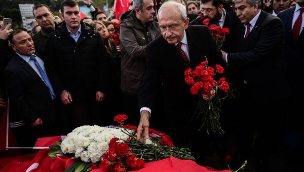 Kemal Kilicdaroglu (C), leader of the Republican People's Party (CHP), lays flowers at the scene of December 10 blasts outside the Vodafone Arena football stadium on December 14, 2016 in Istanbul - Sputnik International