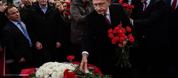 Kemal Kilicdaroglu (C), leader of the Republican People's Party (CHP), lays flowers at the scene of December 10 blasts outside the Vodafone Arena football stadium on December 14, 2016 in Istanbul Kemal Kilicdaroglu (C), leader of the Republican People's Party (CHP), lays flowers at the scene of December 10 blasts outside the Vodafone Arena football stadium on December 14, 2016 in Istanbul - Sputnik International
