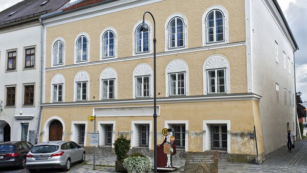 Picture taken on September 20, 2012 shows the house were Adolf Hitler was born in Braunau, Austria. - Sputnik International