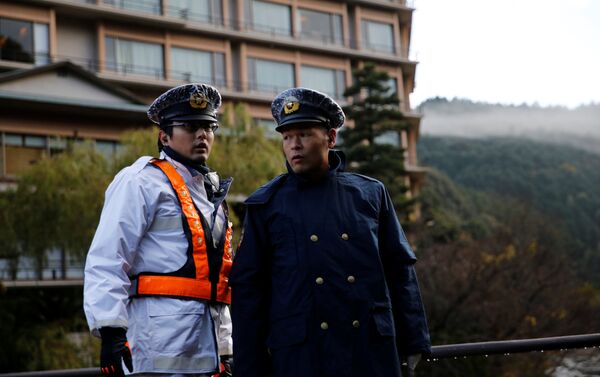 Police officers stand guard near a hot spring resort, the venue of the summit meeting between Japanese Prime Minister Shinzo Abe and Russian President Vladimir Putin, in Nagato, Yamaguchi prefecture, Japan, December 15, 2016 - Sputnik International