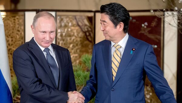 December 15, 2016. Russian President Vladimir Putin and Japanese Prime Minister Shinzo Abe, left, meet in Nagato, Yamaguchi Prefecture. - Sputnik International
