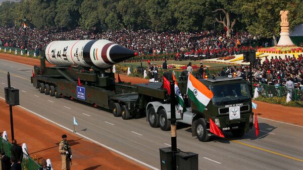 The long range ballistic Agni-V missile is displayed during Republic Day parade, in New Delhi, India. - Sputnik International