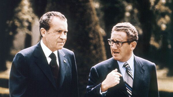 US Special Advisor Henry Kissinger (D) with President Richard Nixon in May 1972 in Vienna. (File) - Sputnik International