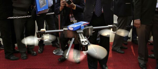 Onlookers take images of Defence Research & Development Organization's Vihang Netra, a tiny craft, at the DefExpo-India 2010 , in New Delhi, India. (File) - Sputnik International