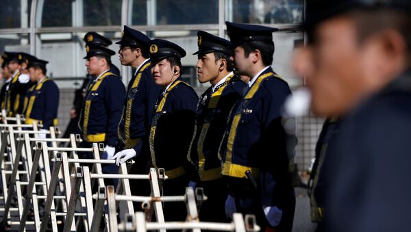 Police officers stand guard near the Russian embassy in Tokyo, Japan December 16, 2016, ahead of the arrival of Russia's President Vladimir Putin in Tokyo - Sputnik International