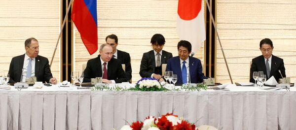 From left to right, Russian Foreign Minister Sergey Lavrov, President Vladimir Putin, Japanese Prime Minister Shinzo Abe and Foreign Minister Fumio Kishida attend a working lunch in Tokyo, Japan, Friday, Dec. 16, 2016. From left to right, Russian Foreign Minister Sergey Lavrov, President Vladimir Putin, Japanese Prime Minister Shinzo Abe and Foreign Minister Fumio Kishida attend a working lunch in Tokyo, Japan, Friday, Dec. 16, 2016. - Sputnik International
