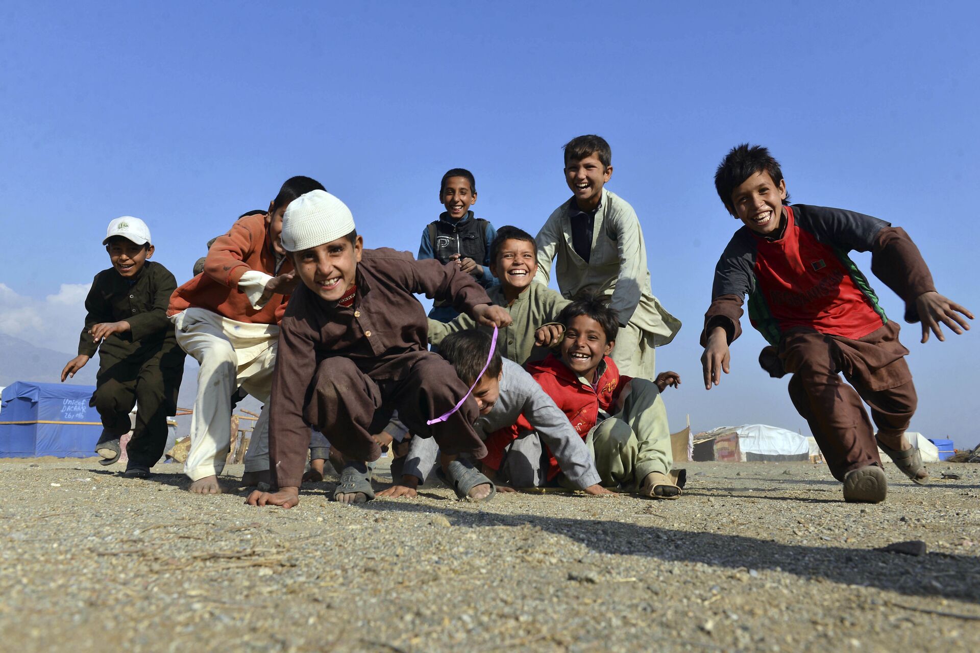 Афганские дети на окраине Джелалабада, Афганистан - Sputnik International, 1920, 15.12.2021