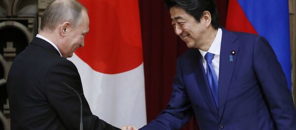 Russian President Vladimir Putin, left, shakes hands with Japanese Prime Minister Shinzo Abe during a joint press conference in Tokyo, Japan, Friday, Dec. 16, 2016. Russian President Vladimir Putin, left, shakes hands with Japanese Prime Minister Shinzo Abe during a joint press conference in Tokyo, Japan, Friday, Dec. 16, 2016. - Sputnik International