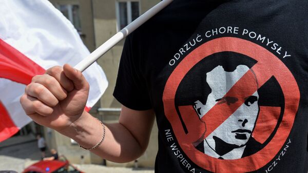 A participant in a march in memory of the Volhynia massacre victims, in Przemysl. - Sputnik International