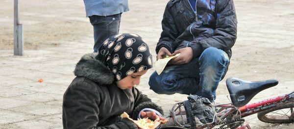 Child eating food being provided by the Syrian Government and Russia humanitarian organisations. Hanano, East Aleppo Child eating food being provided by the Syrian Government and Russia humanitarian organisations. Hanano, East Aleppo - Sputnik International
