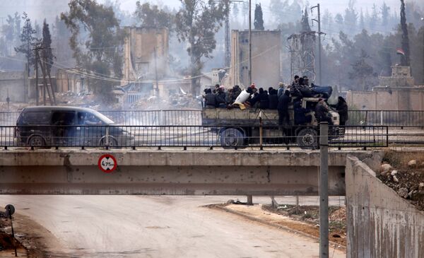 Evacuees from rebel-held eastern Aleppo ride on pick-up trucks along the government-held area of al-Ramousah bridge, Syria December 16, 2016. Evacuees from rebel-held eastern Aleppo ride on pick-up trucks along the government-held area of al-Ramousah bridge, Syria December 16, 2016. - Sputnik International