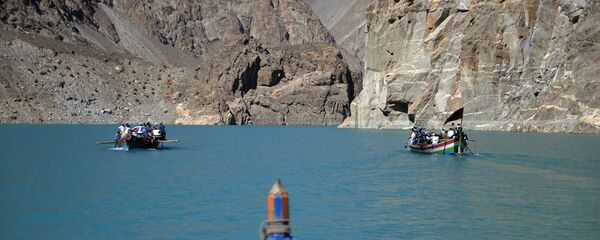 Tourists and locals travel by boat across the Attabad lake in the northern Hunza valley. Tourists and locals travel by boat across the Attabad lake in the northern Hunza valley. - Sputnik International