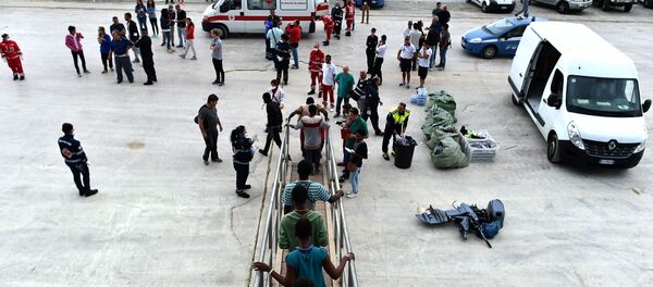 Over 140 migrants and refugees, mainly from Nigeria, Ghana, Senegal and Sierra Leone, Augusta harbour in eastern Italy (file) Over 140 migrants and refugees, mainly from Nigeria, Ghana, Senegal and Sierra Leone, Augusta harbour in eastern Italy (file) - Sputnik International