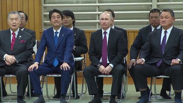 Putin & Abe Watch Judo Match In Tokyo - Sputnik International