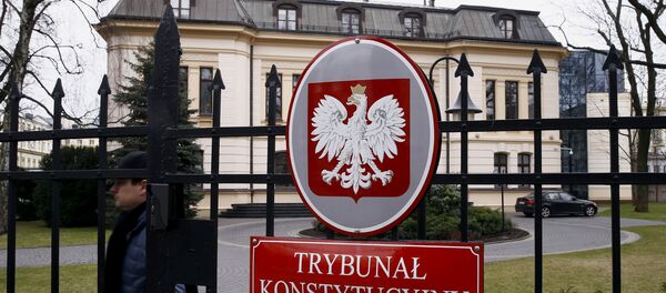 A man walks in front of the Constitutional Court in Warsaw, Poland March 7, 2016. - Sputnik International