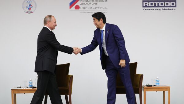 December 16, 2016. Russian President Vladimir Putin and Japanese Prime Minister Shinzo Abe, right, during a joint Russia-Japan business forum in Tokyo. - Sputnik International