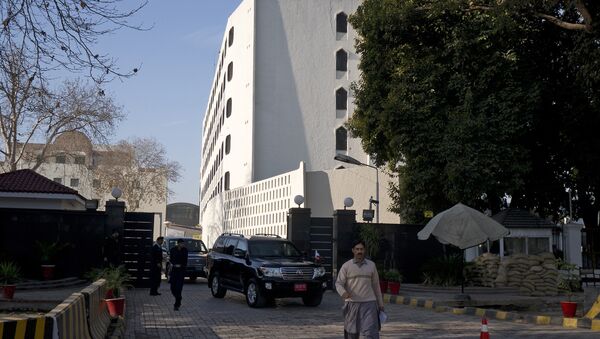 Cars leave the Foreign Ministry building, a venue of peace talks in Islamabad, Pakistan. - Sputnik International