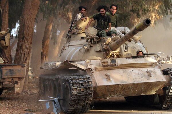 Soldiers from the Libyan National Army, led by Marshal Khalifa Haftar, drive their tank on November 19, 2016 in the Qawarsha sector, 10 kilometres (six miles) west of the centre of Benghazi, after they retook the area from jihadist fighters Soldiers from the Libyan National Army, led by Marshal Khalifa Haftar, drive their tank on November 19, 2016 in the Qawarsha sector, 10 kilometres (six miles) west of the centre of Benghazi, after they retook the area from jihadist fighters - Sputnik International