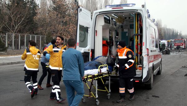 A wounded man is carried to an ambulance after a bus was hit by an explosion in Kayseri, Turkey, December 17, 2016. - Sputnik International