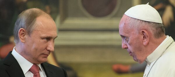 Russian President Vladimir Putin and Pope Francis during a meeting in Vatican on June 10, 2015 - Sputnik International