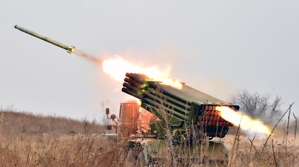 Ukrainian 122 mm MLRS BM-21 Grad fires rocket during a military exercise at a shooting range close to Devichiki in the Kiev region on October 28, 2016 - Sputnik International
