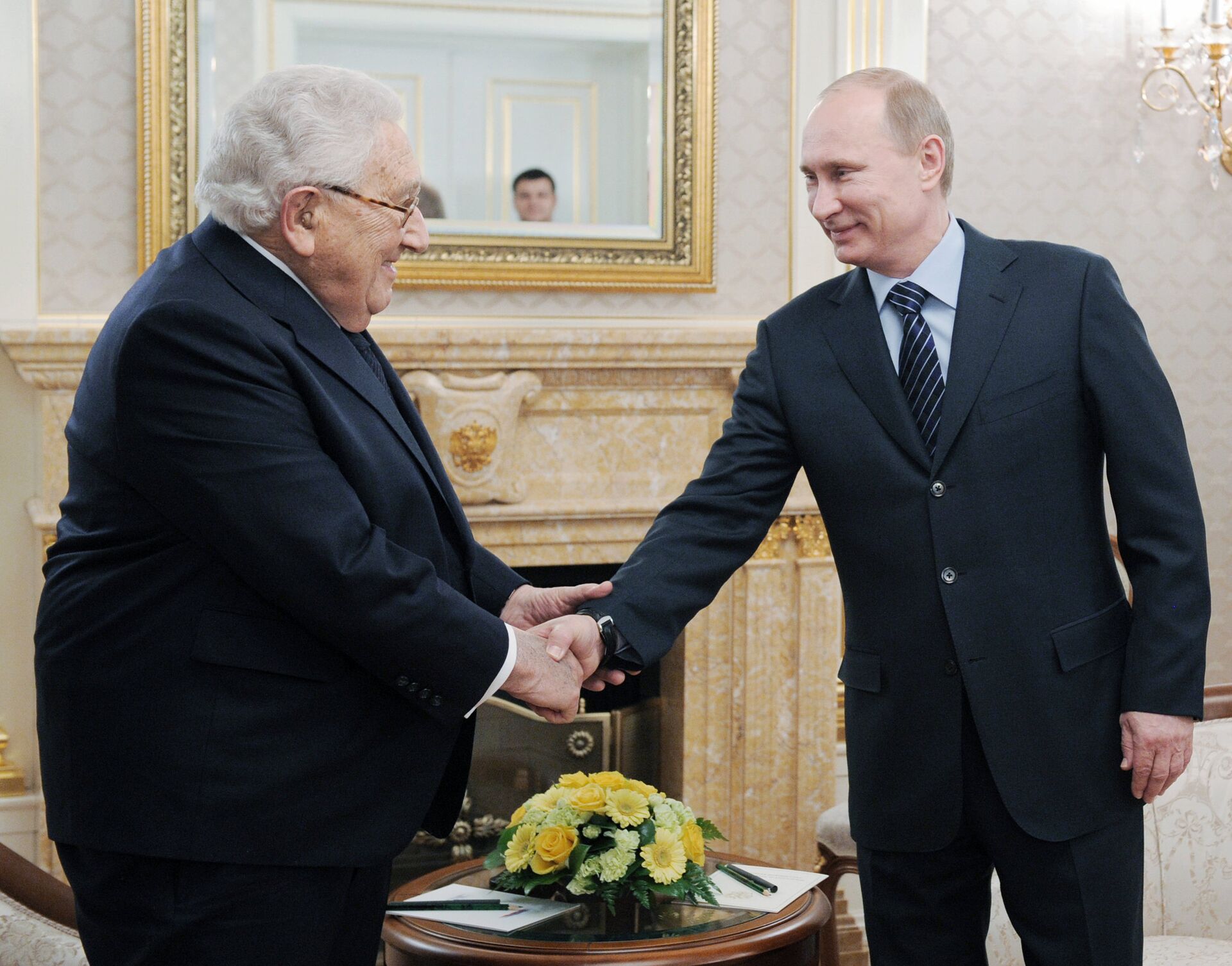 Prime Minister Vladimir Putin meets with former US State Secretary Henry Kissinger - Sputnik International, 1920, 12.10.2022
