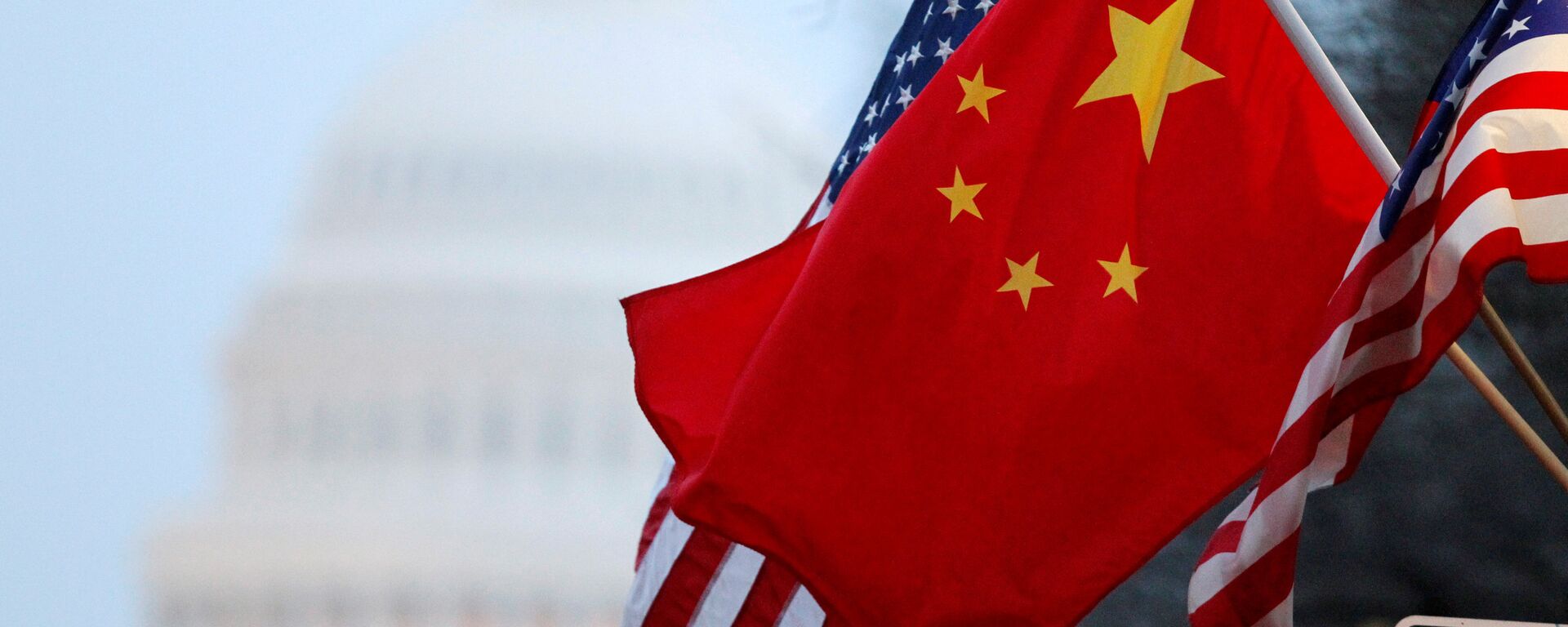 The People's Republic of China flag and the U.S. Stars and Stripes fly along Pennsylvania Avenue near the US Capitol during Chinese President Hu Jintao's state visit in Washington, DC, US on January 18, 2011. - Sputnik International, 1920, 28.08.2021