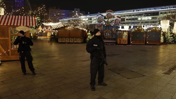 Police guard a Christmas market after a truck ran into the crowded Berlin Christmas market. - Sputnik International