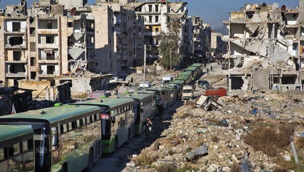 Buses are seen during an evacuation operation of rebel fighters and their families from rebel-held neighbourhoods in the embattled city of Aleppo on December 15, 2016 - Sputnik International