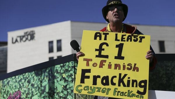 Anti-fracking (hydrolic fracturing) campaigner Gayzer Frackman is seen with a placard in Birmingham, central England, on October 2, 2016 on the first day of the Conservative party annual conference being held at Birmingham's International Convention Centre - Sputnik International