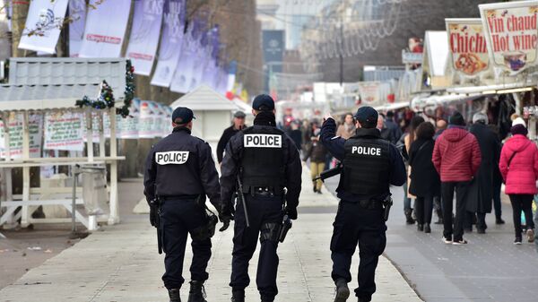 French police officers secure a Christmas market on the Champs Elysees avenue in Paris on December 20, 2016 as part of security measures in the aftermath of an attack in Berlin - Sputnik International
