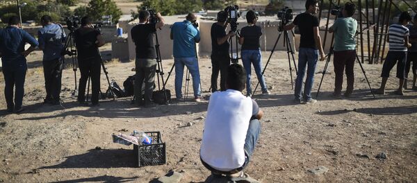 Western media's biased approach to covering the situation in Aleppo is clearly aimed at destabilizing Syria and damaging the interests of Iran and Russia, journalist Sebastiano Caputo told Sputnik Italy - Sputnik International