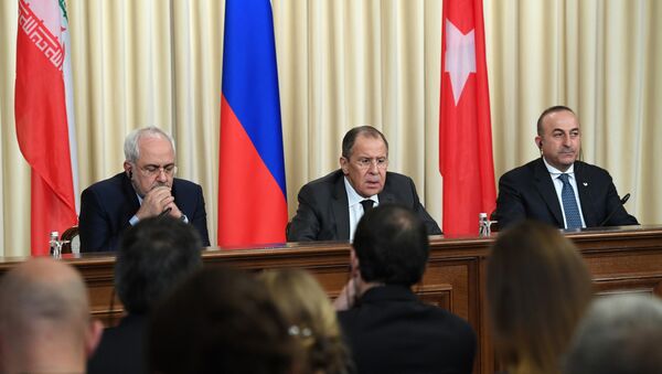 Iranian Foreign Minister Mohammad Javad Zarif, Russian Foreign Minister Sergei Lavrov and Turkish Foreign Minister Mevlut Cavusoglu attend a press conference in Moscow on December 20, 2016 - Sputnik International