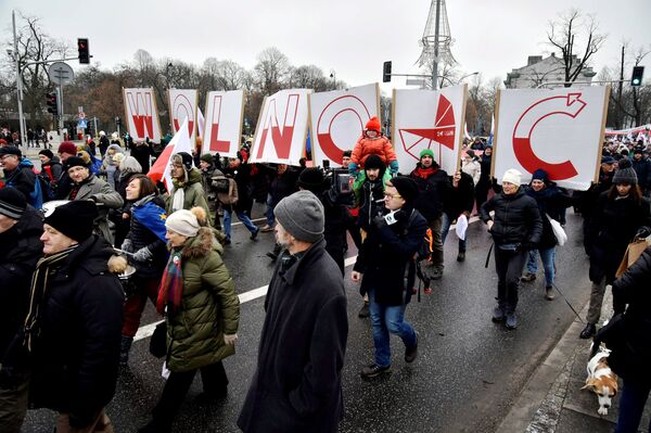 People hold signs of letters composing the word 'Freedom' as they march in an anti-government protest in Warsaw, Poland December 18, 2016. People hold signs of letters composing the word 'Freedom' as they march in an anti-government protest in Warsaw, Poland December 18, 2016. - Sputnik International