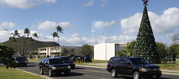 A motorcade with President Barack Obama aboard is seen from the media van as it drives from Marine Corps Base Hawaii, in Kaneohe Bay, Hawaii, Saturday, Dec. 17, 2016. - Sputnik International